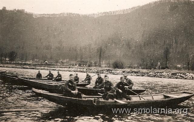 20 - Pontonbruckenbau uber die Maas 1.jpg